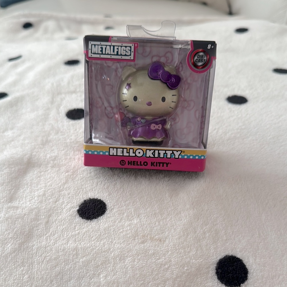 Sanrio Hello Kitty Metalfigs Purple and Pink Figure